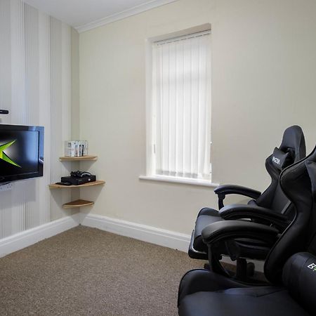 Arnside - Spacious 10-Bedroom Seaside Cottage แบล็คพูล ภายนอก รูปภาพ