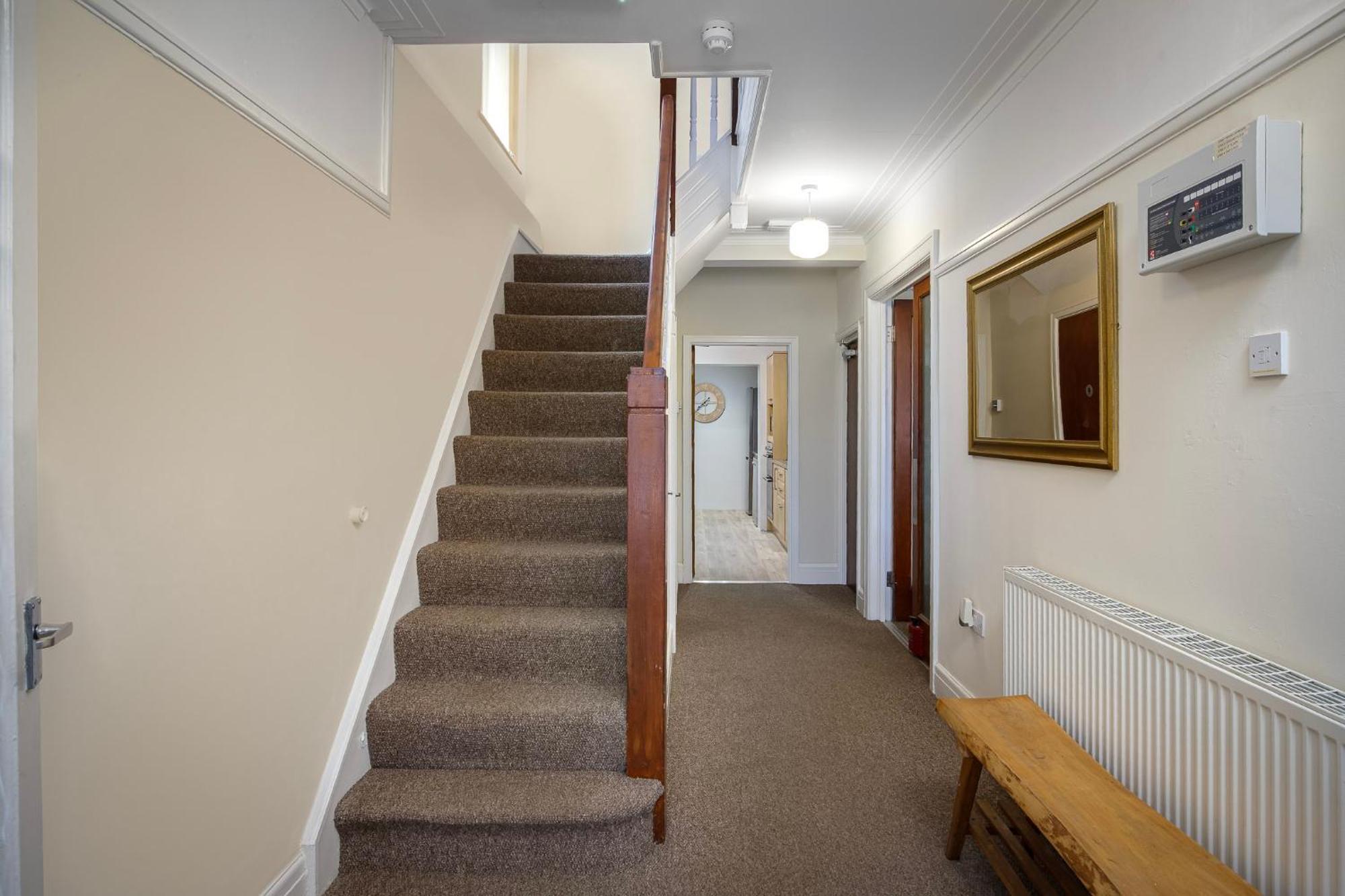 Arnside - Spacious 10-Bedroom Seaside Cottage แบล็คพูล ภายนอก รูปภาพ