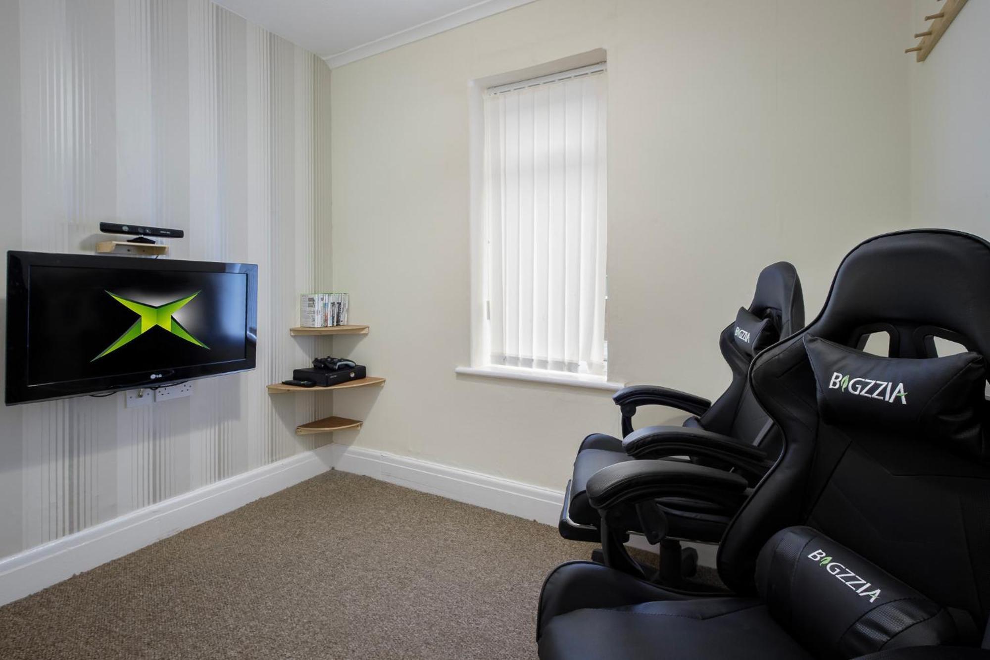 Arnside - Spacious 10-Bedroom Seaside Cottage แบล็คพูล ภายนอก รูปภาพ
