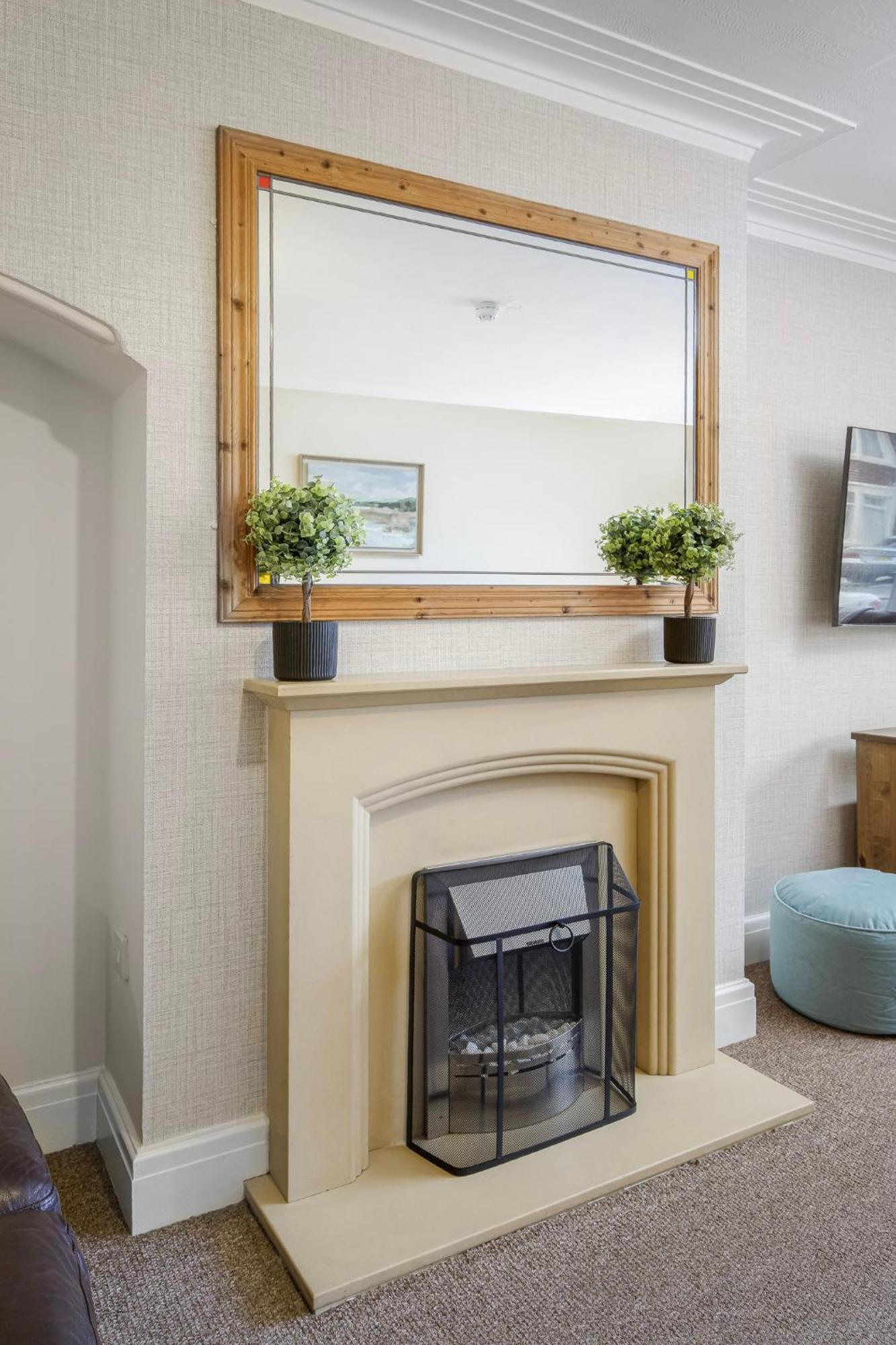 Arnside - Spacious 10-Bedroom Seaside Cottage แบล็คพูล ภายนอก รูปภาพ