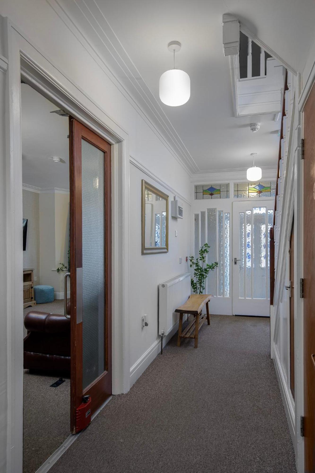 Arnside - Spacious 10-Bedroom Seaside Cottage แบล็คพูล ภายนอก รูปภาพ